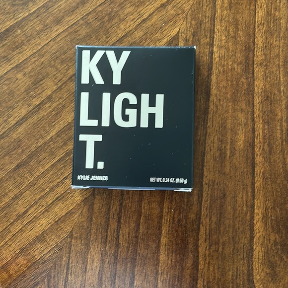 Powder - Picture 2 of 4